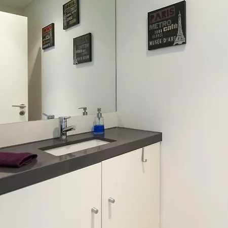 아파트 Guestready - Stylish With Parking