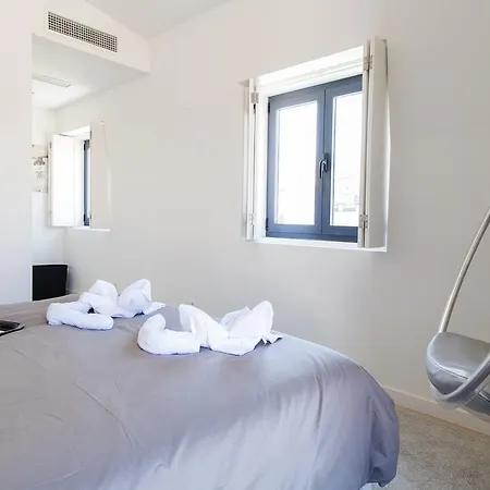Joivy Lux And Spacious 1br With Huge Terrace, 5mins To Academy Of Sciences * Lisbon